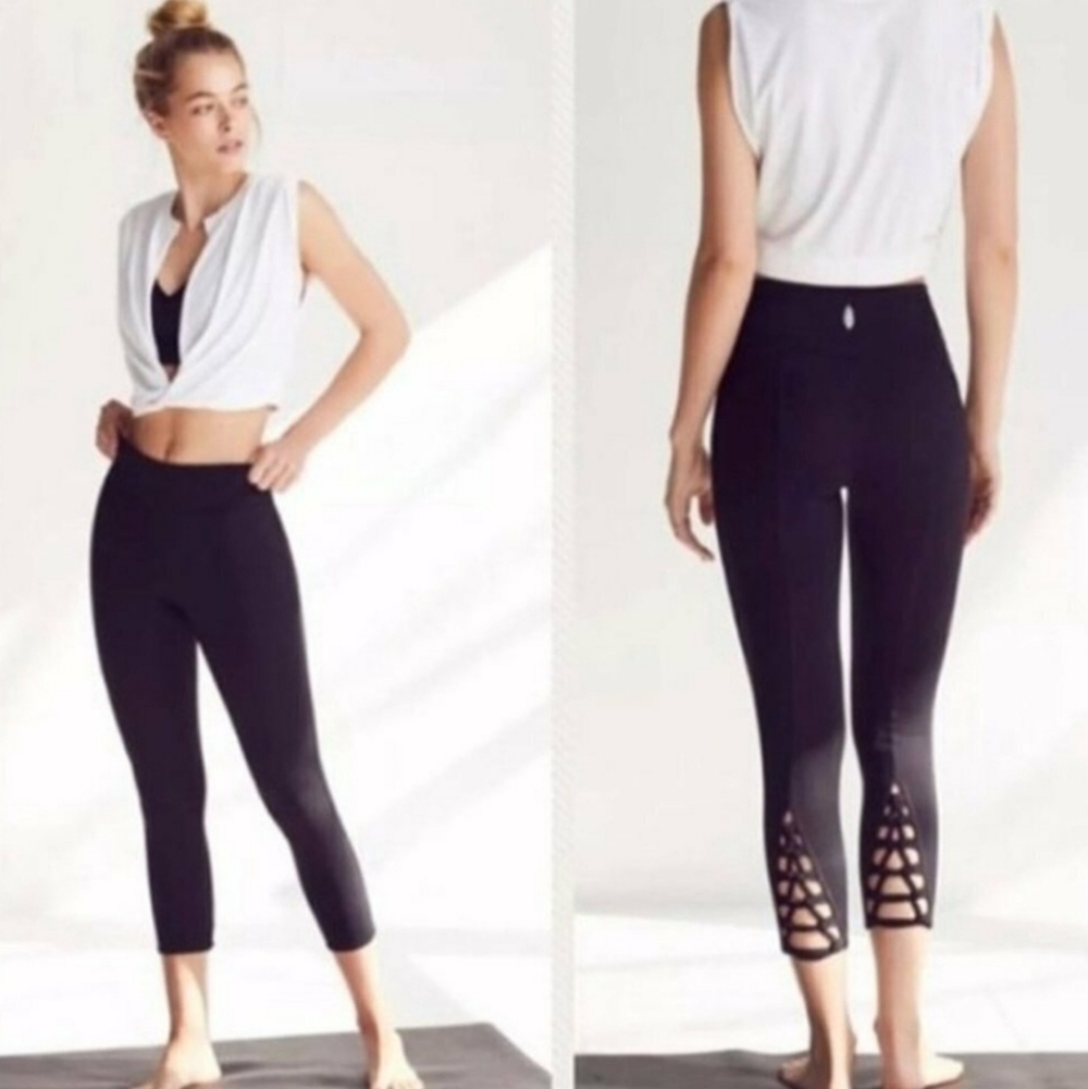 Free People Movement Kami braided crop legging pant. Black. Size M.